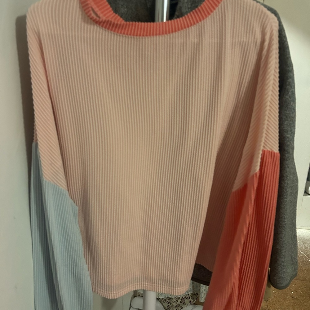 Women's Ribbed Colorblock Top - Picture 2 of 2